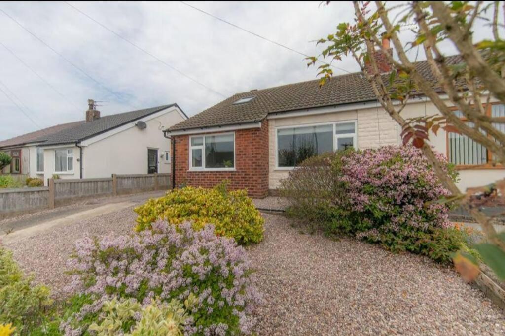 Recently Refurbished Home. Poulton-le-Fylde Luaran gambar